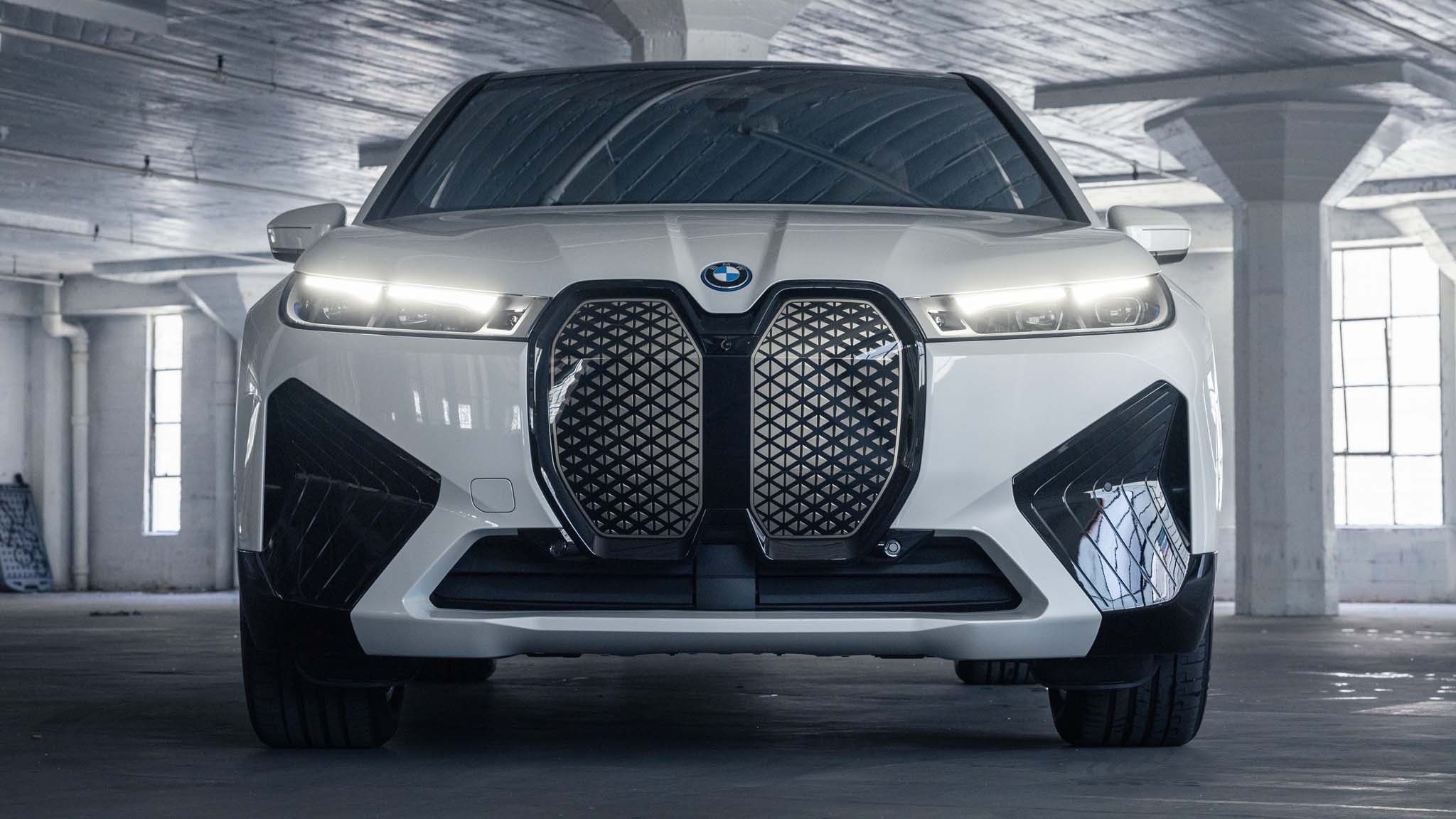 034 2023 bmw ix m60 front view