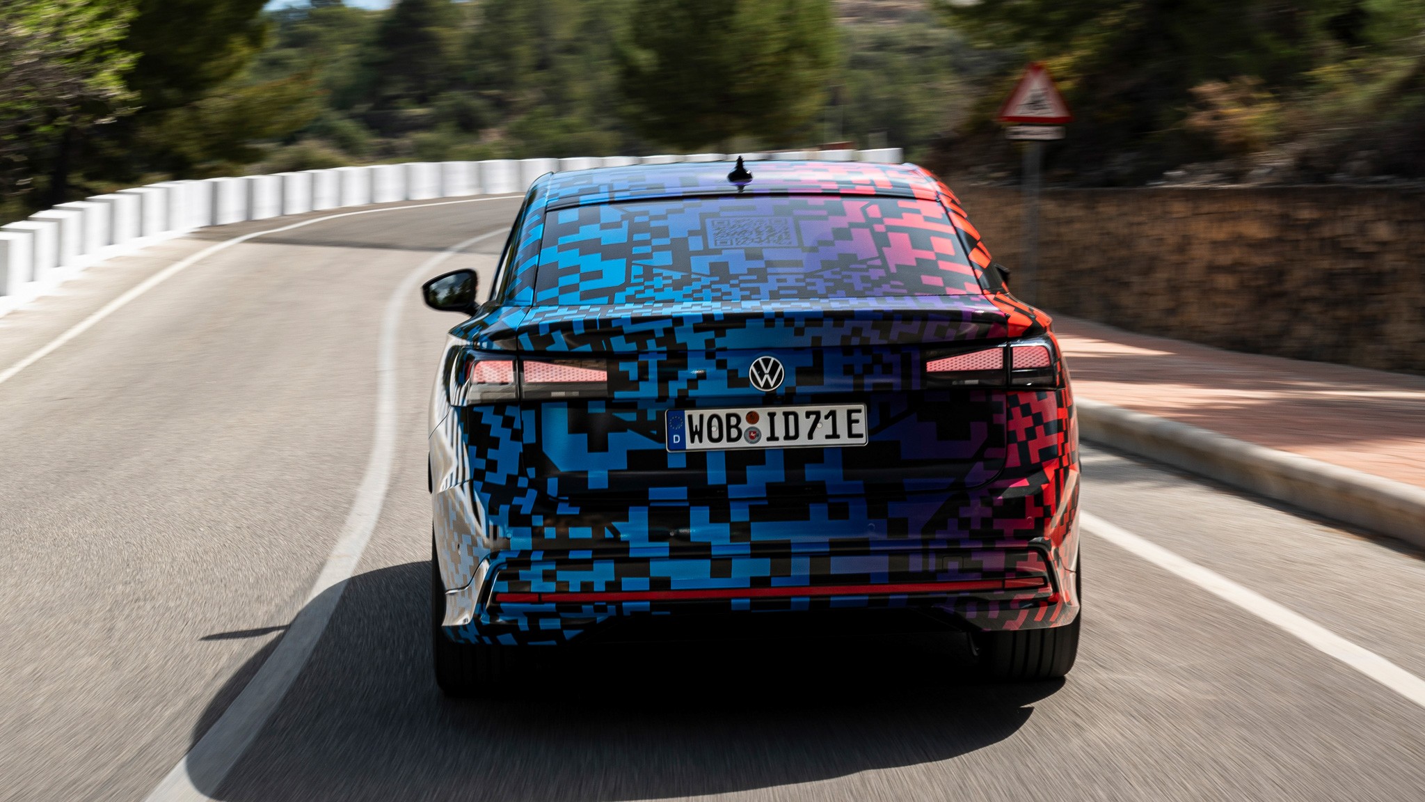 2025 Volkswagen ID7 Prototype 11