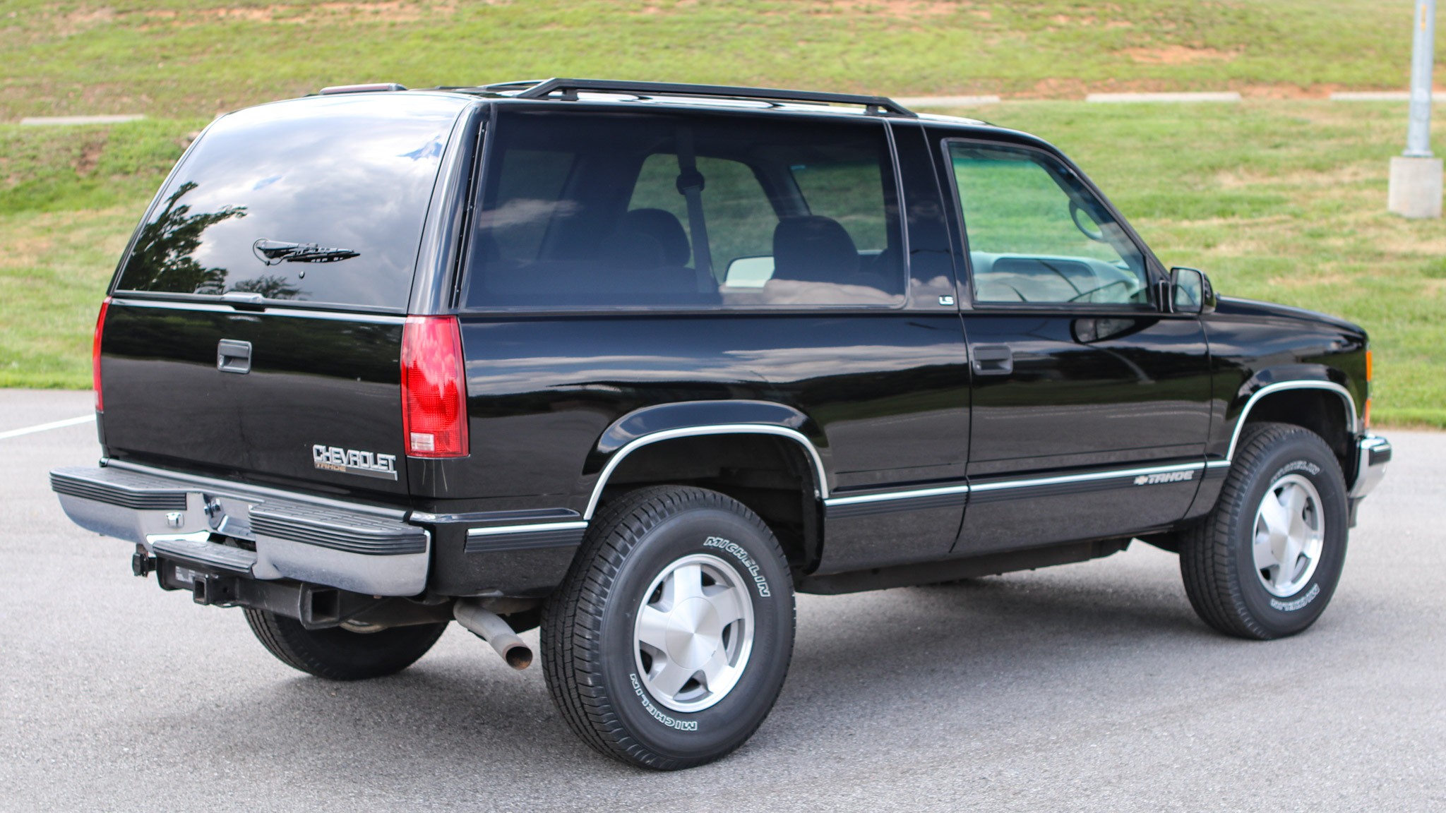 1999 chevrolet tahoe two door 24