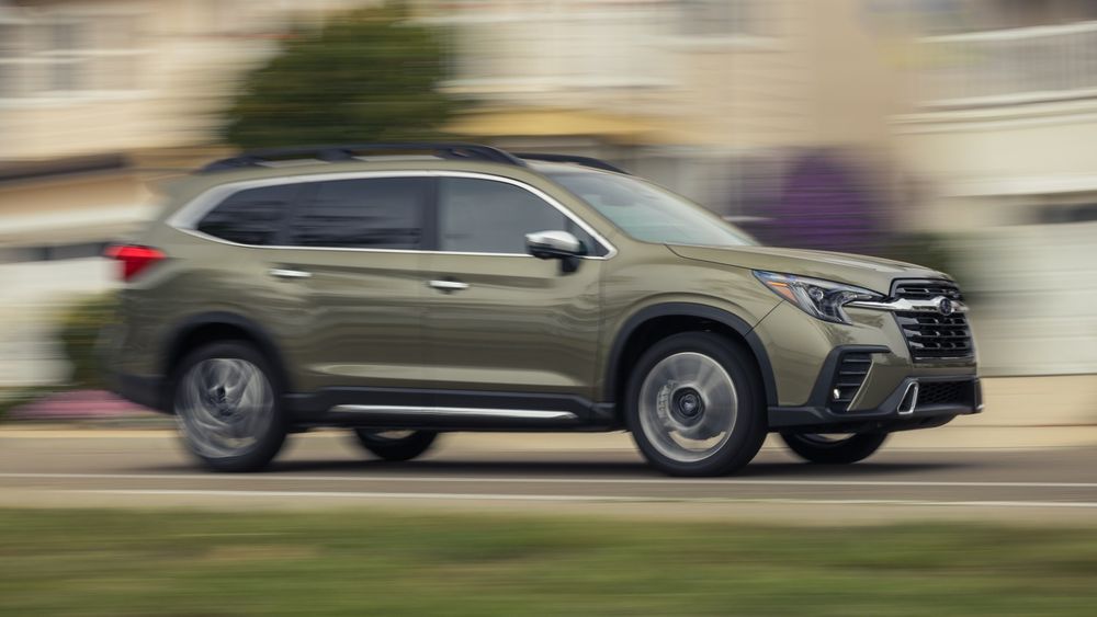 028 2023 Subaru Ascent side profile dynamic
