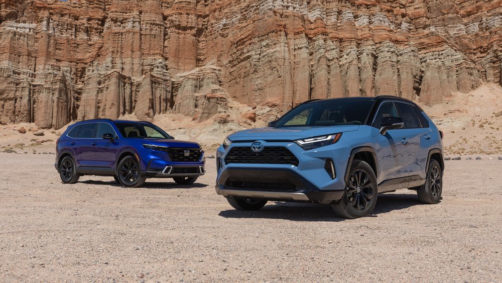 2023 Honda CR V Hybrid vs 2023 Toyota RAV4 Hybrid Comparison lead 01