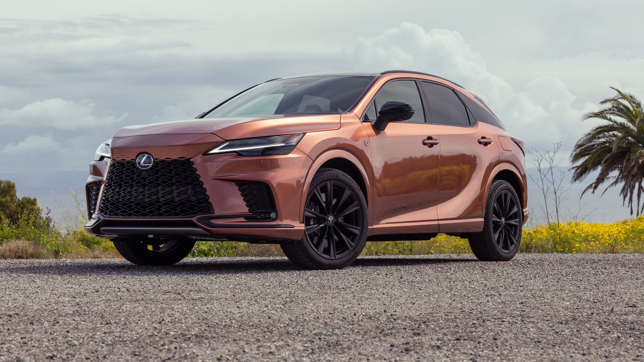 005 2023 Lexus RX500h Fsport Performance front three quarters