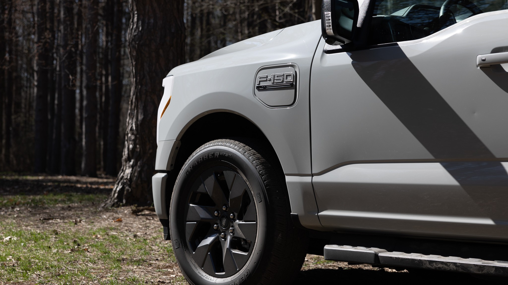 047 2023 Ford F 150 Lightning XLT front side panel