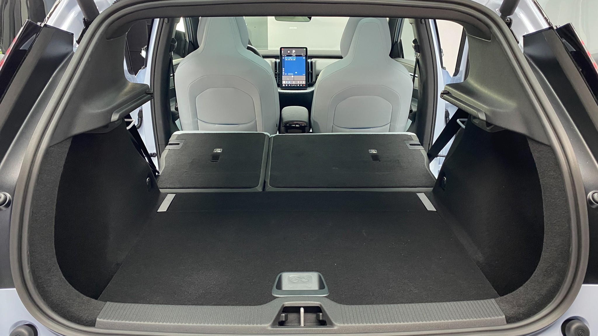 005 2025 Volvo EX30 cargo space