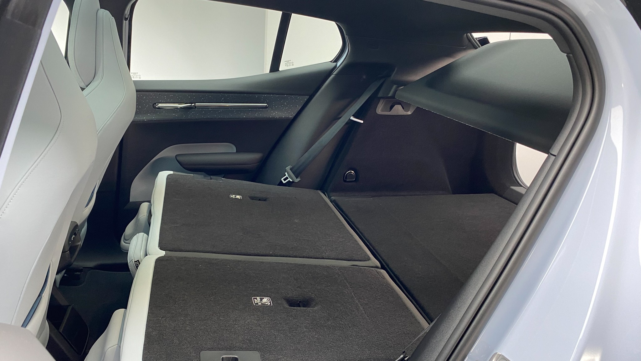 006 2025 Volvo EX30 back seats configuration