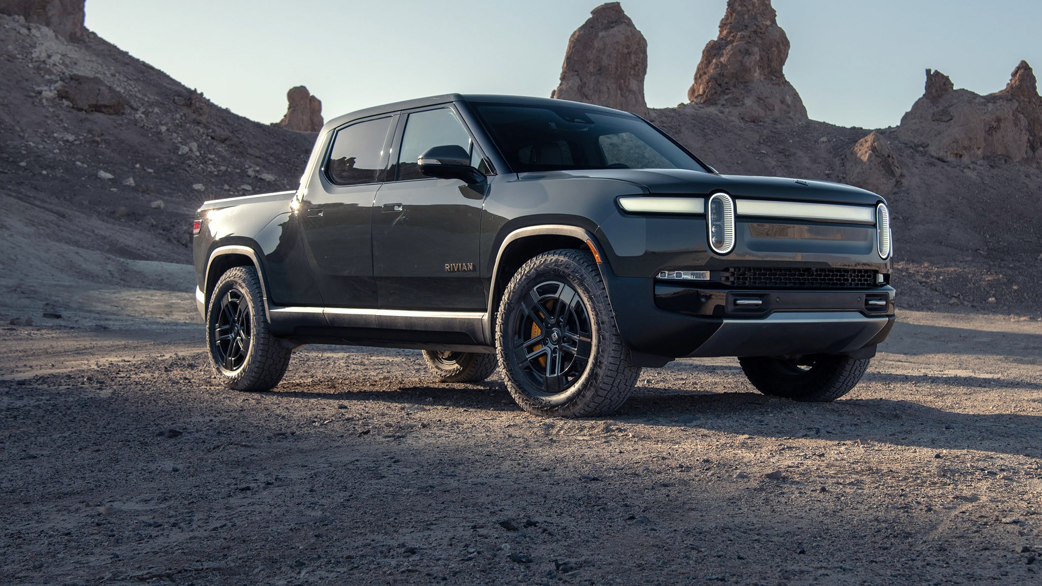 2023 Rivian R1T exterior 48