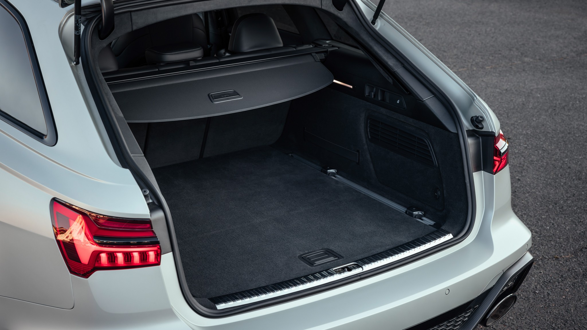014 2024 Audi RS6 Avant performance trunk space
