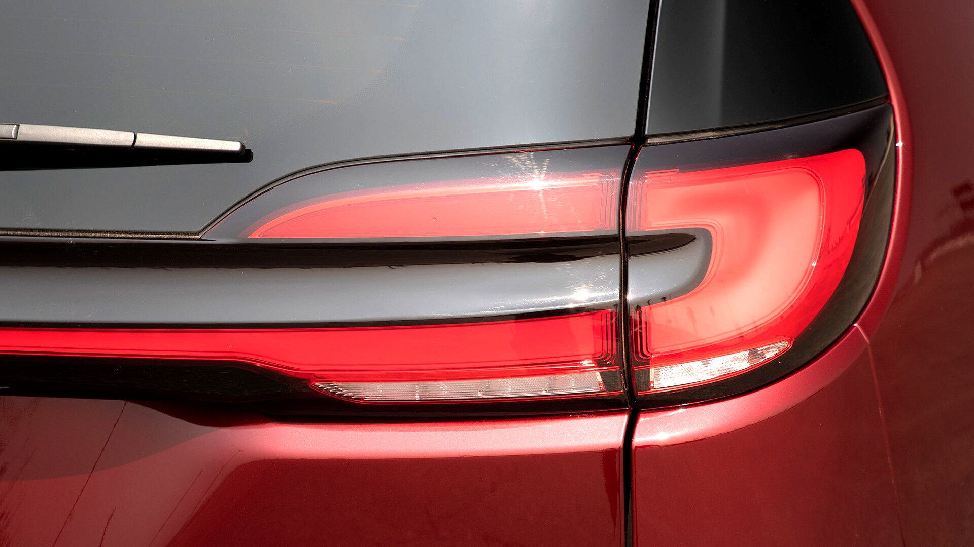 2023 Chrysler Pacifica Hybrid Pinnacle exterior 1