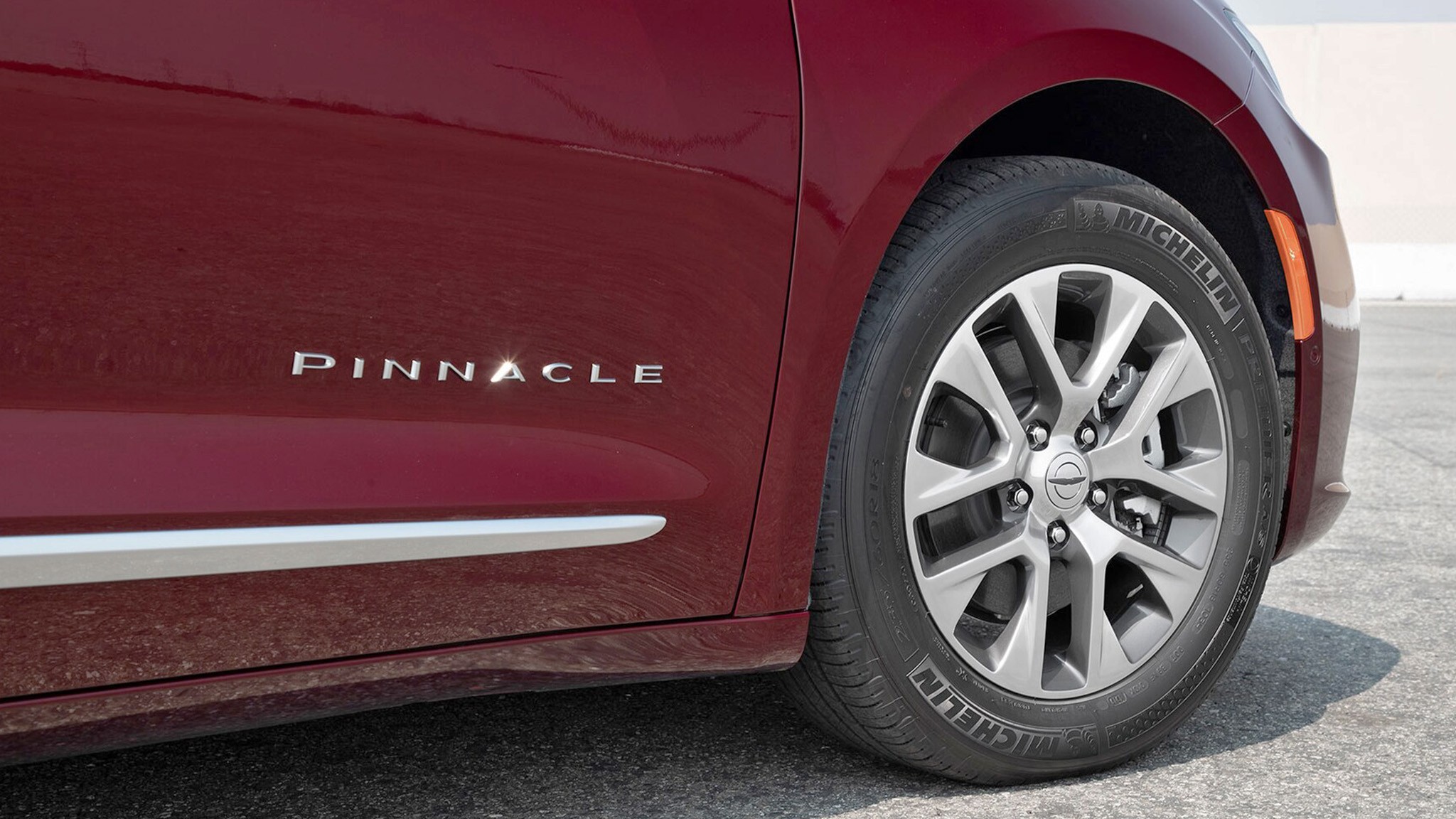 2023 Chrysler Pacifica Hybrid Pinnacle exterior 5