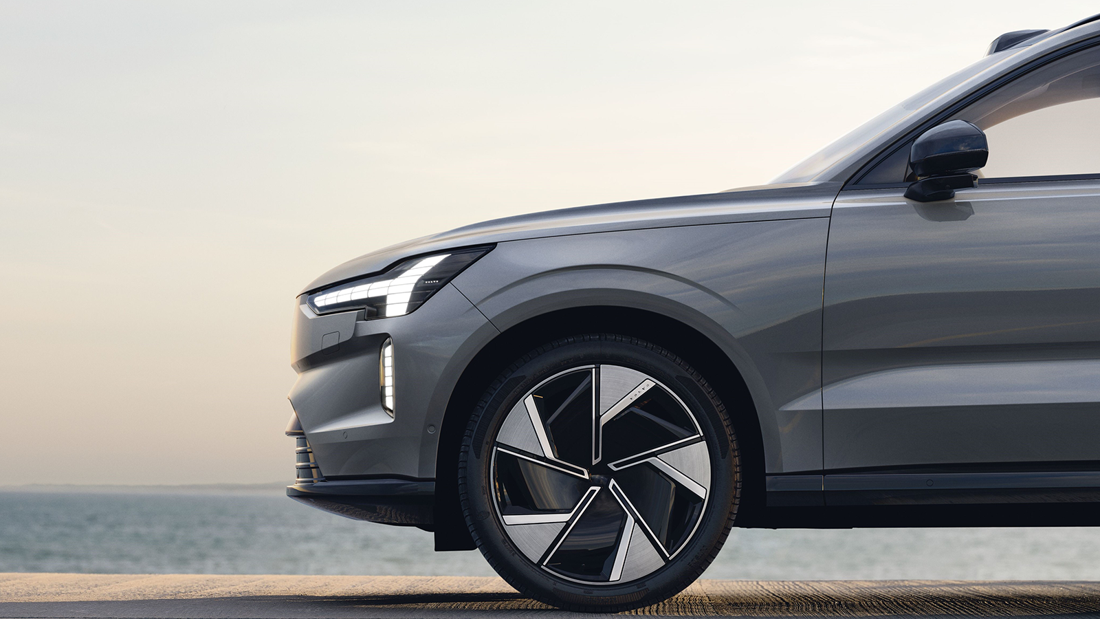 2024 Volvo EX90 SUV 4