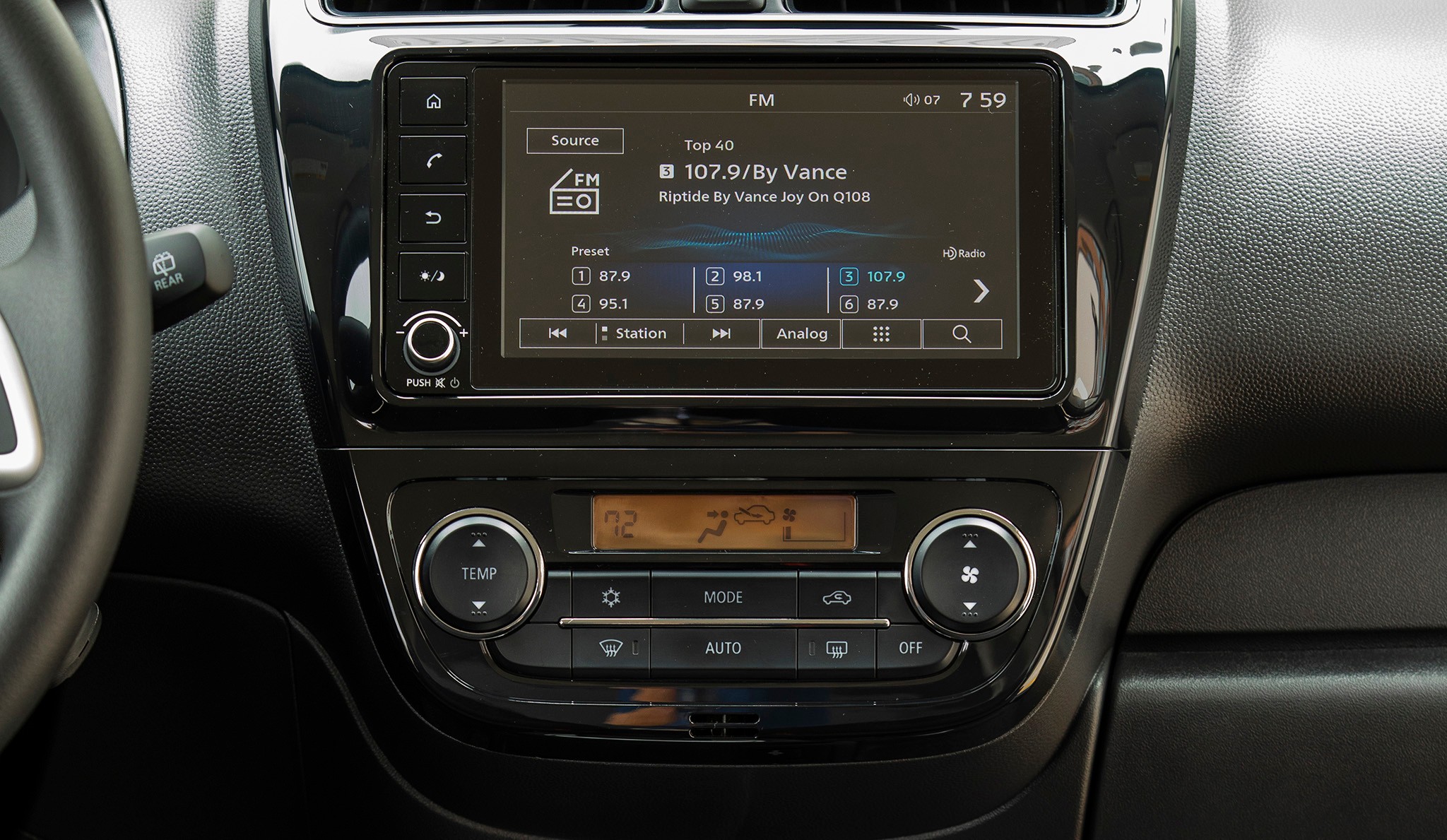 2021 mitsubishi mirage interior 03