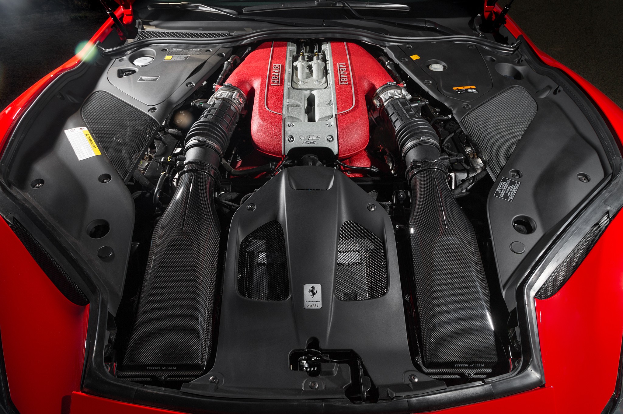 2018 Ferrari 812 Superfast engine 04