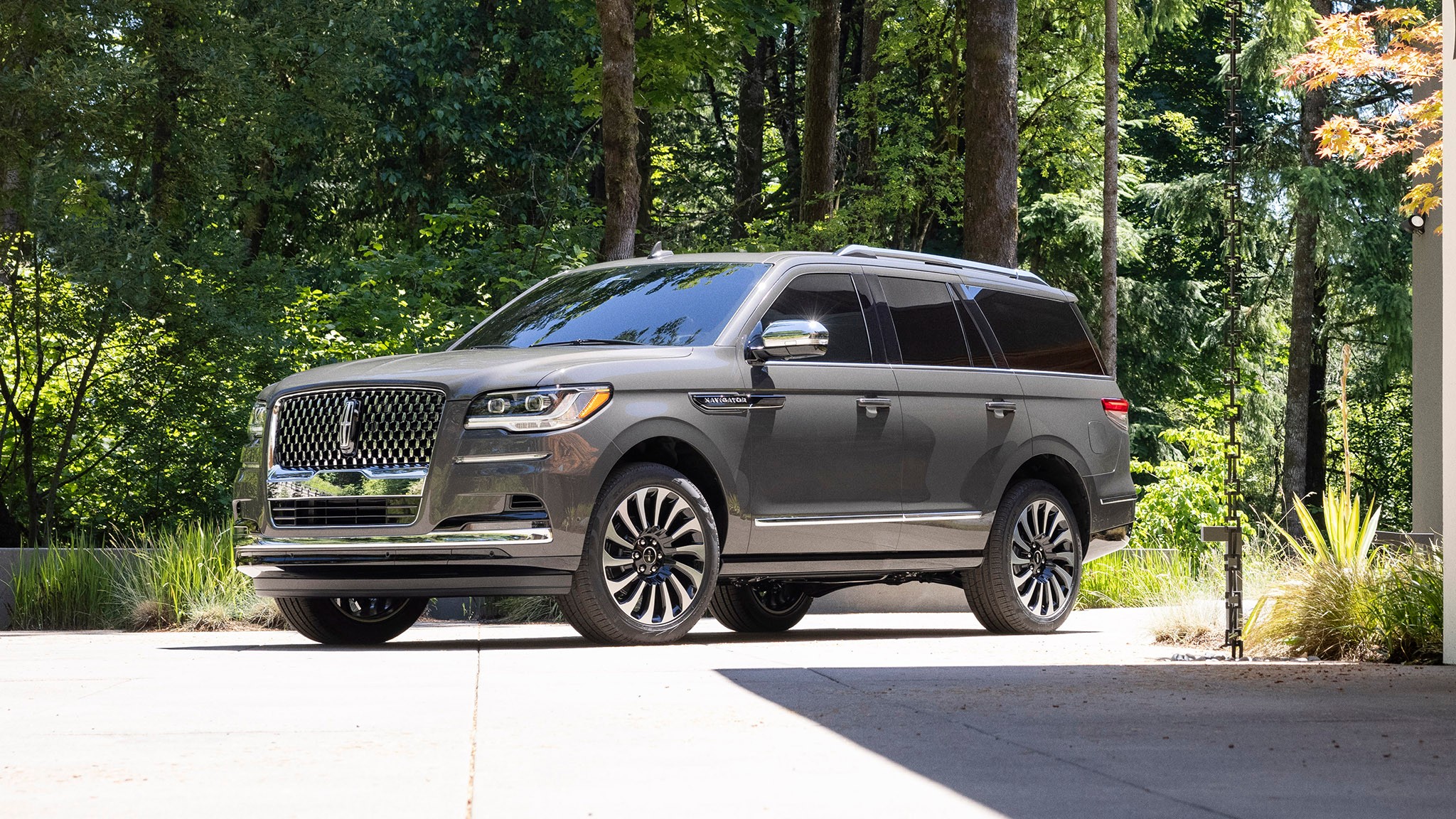 2022 Lincoln Navigator Chroma Caviar Black Label 01