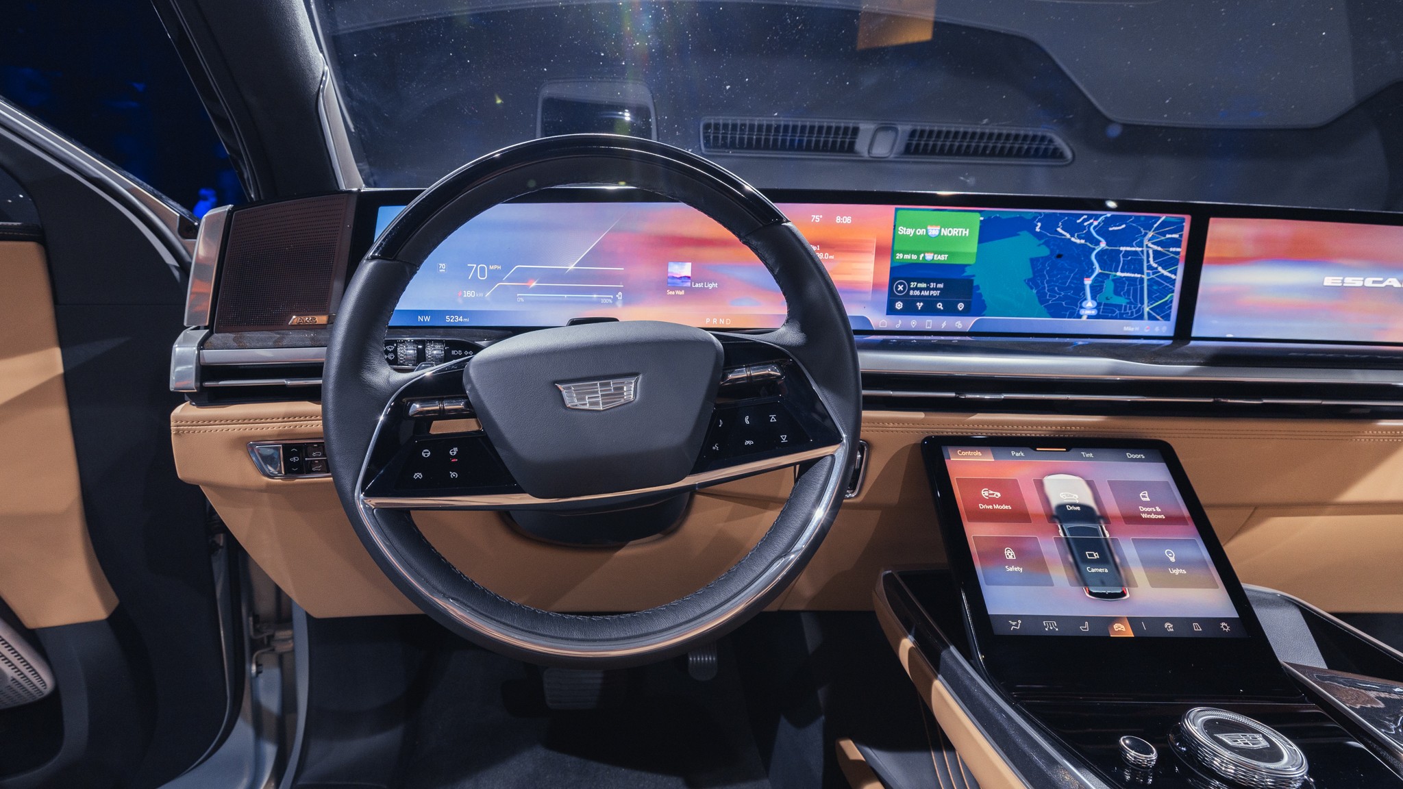 044 Cadillac Escalade IQ driver cabin