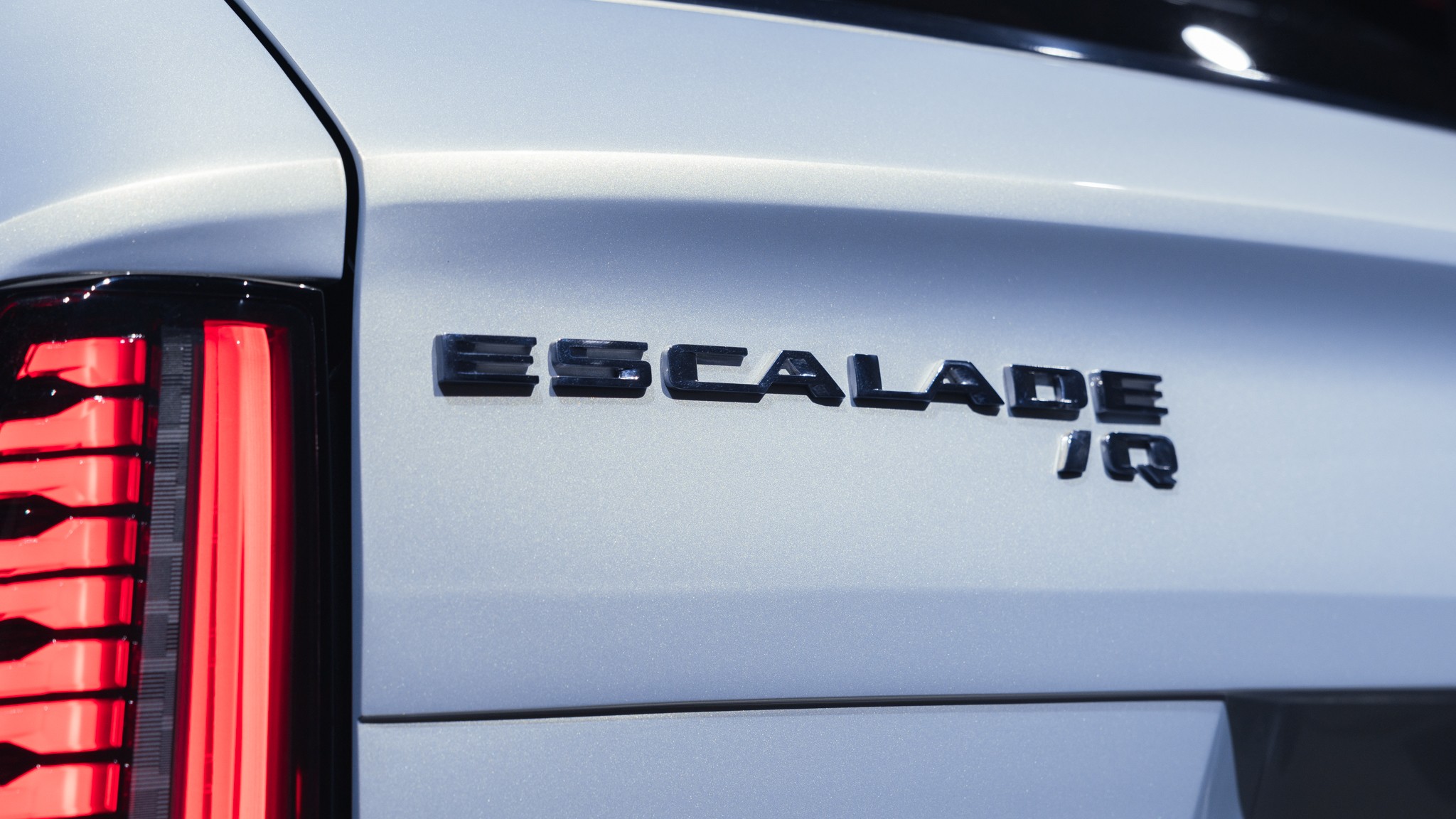 005 Cadillac Escalade IQ model badge