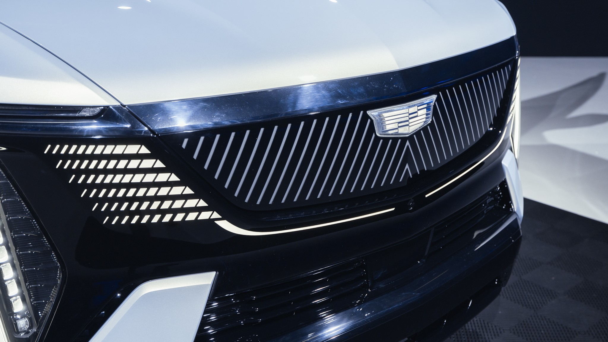 061 Cadillac Escalade IQ front close up