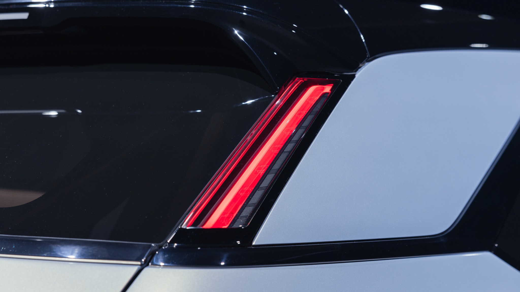 007 Cadillac Escalade IQ brake lights