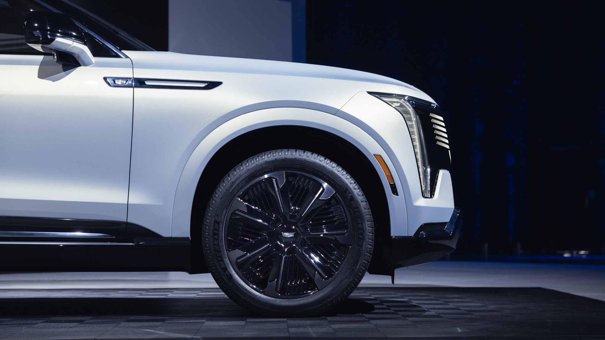 028 Cadillac Escalade IQ front side panel