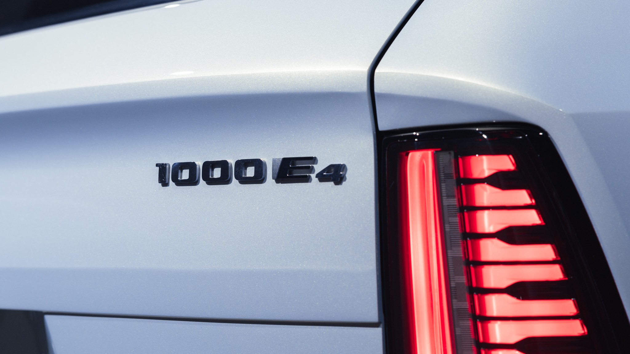 006 Cadillac Escalade IQ trim badge