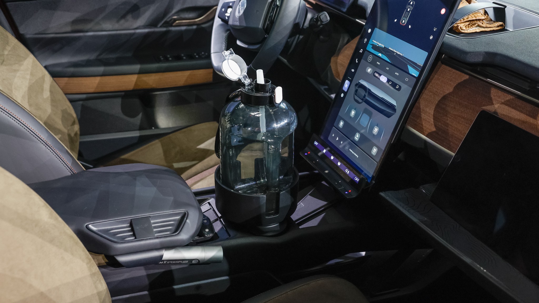 021 2025 Fisker Alaska