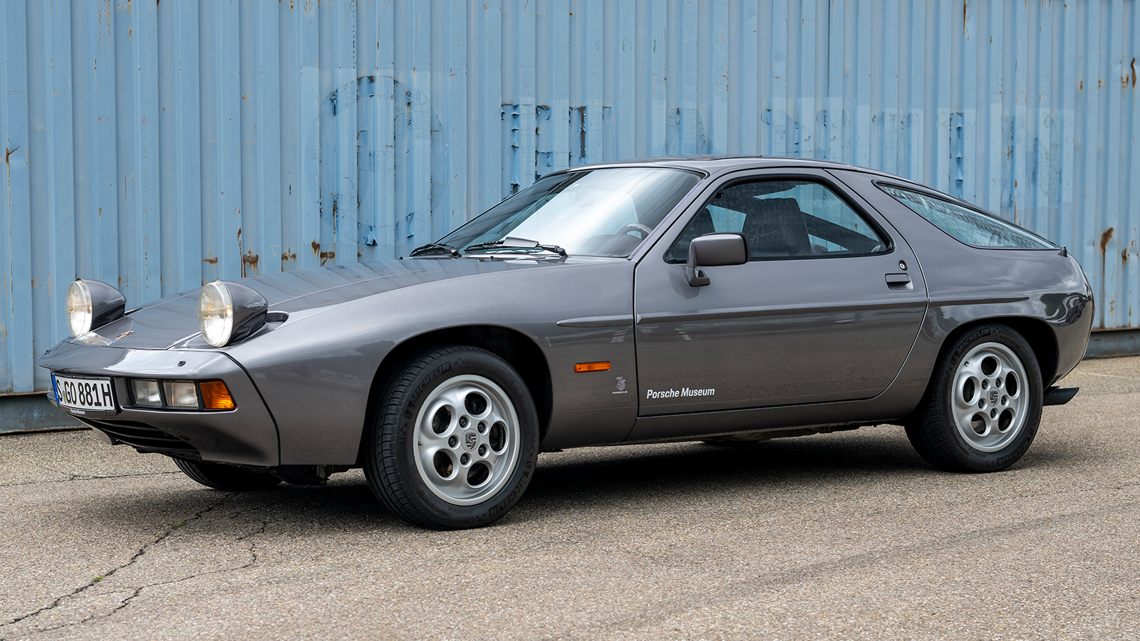 1981 Porsche 928 front side