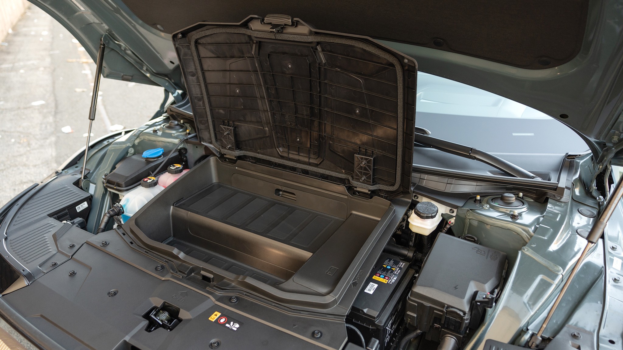 2024 Hyundai Ioniq 5 frunk 071