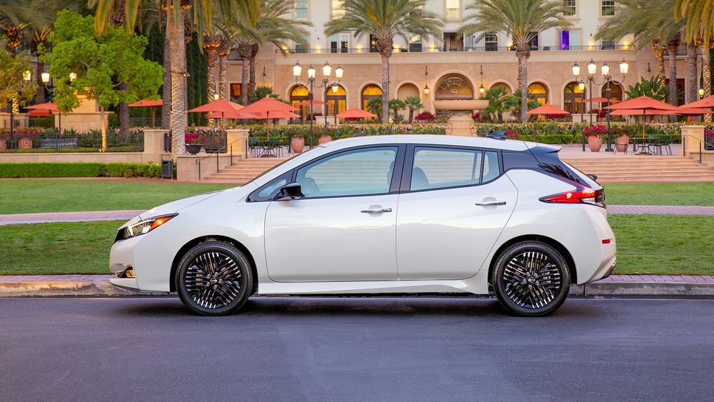 2024 Nissan LEAF side view 8