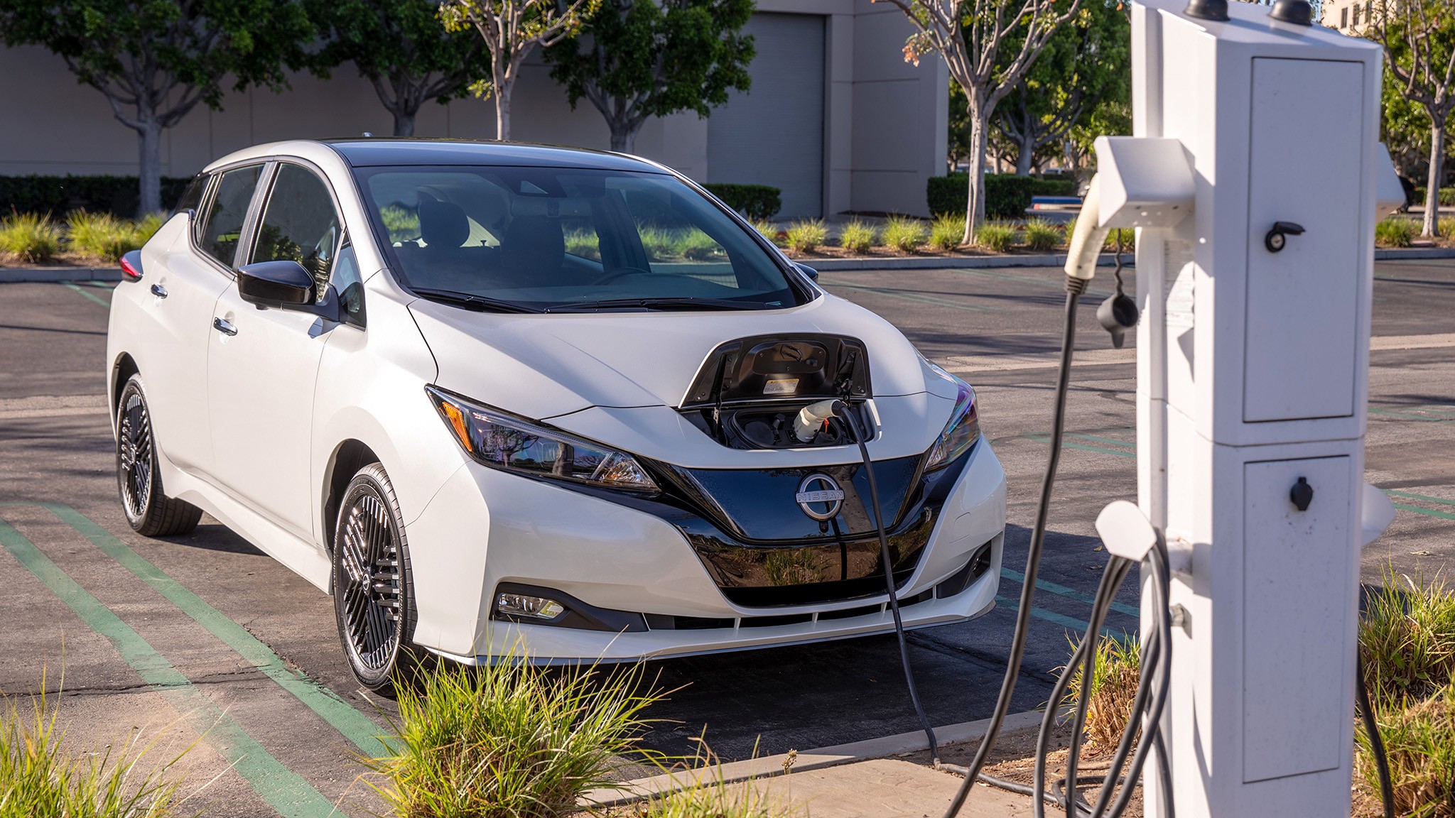 2024 Nissan LEAF charge plugin 16