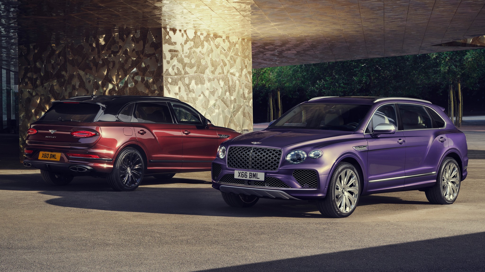 001 2024 Bentley Bentayga EWB Mulliner front and rear three quarters 