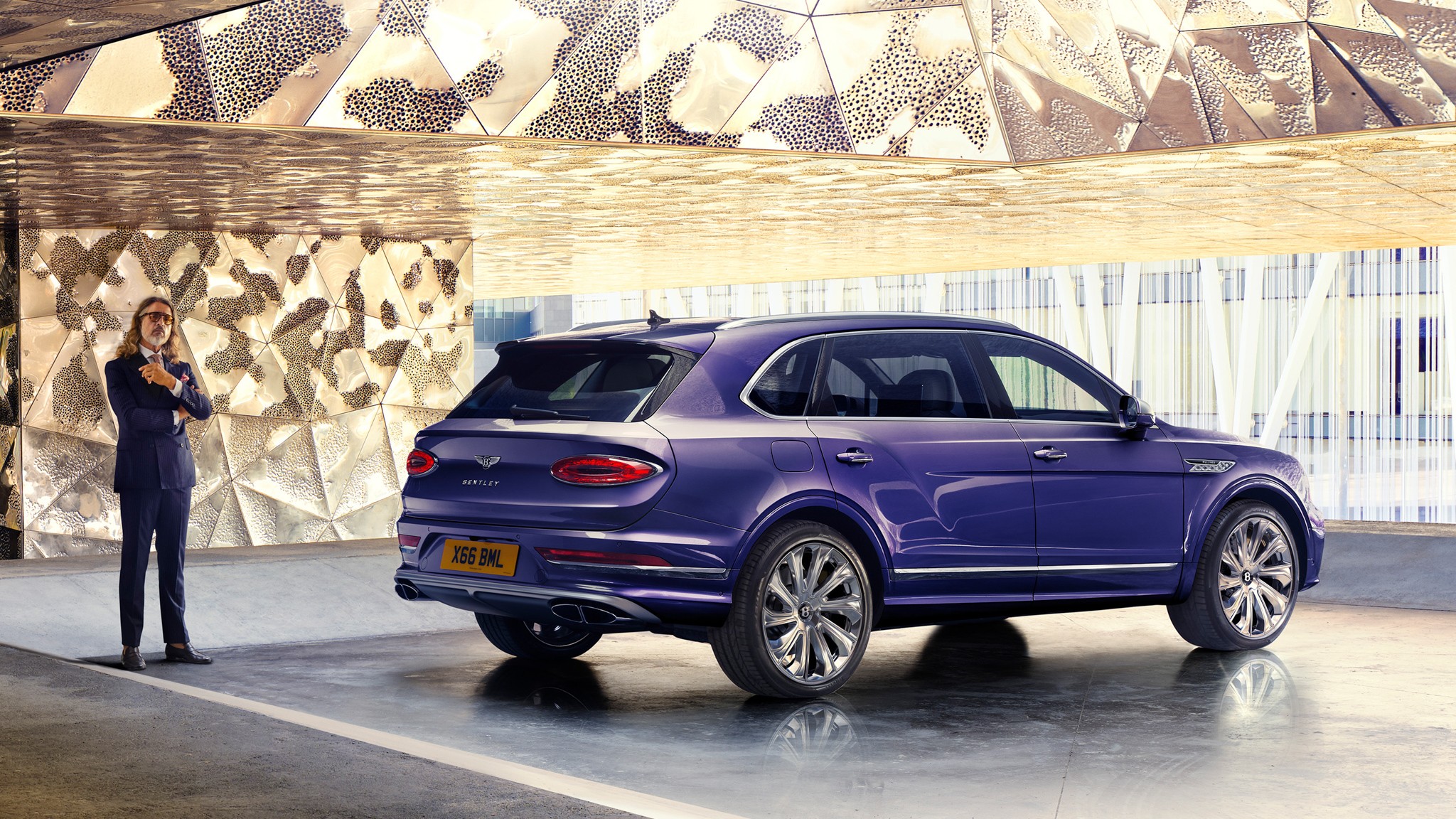 007 2024 Bentley Bentayga EWB Mulliner rear three quarters 