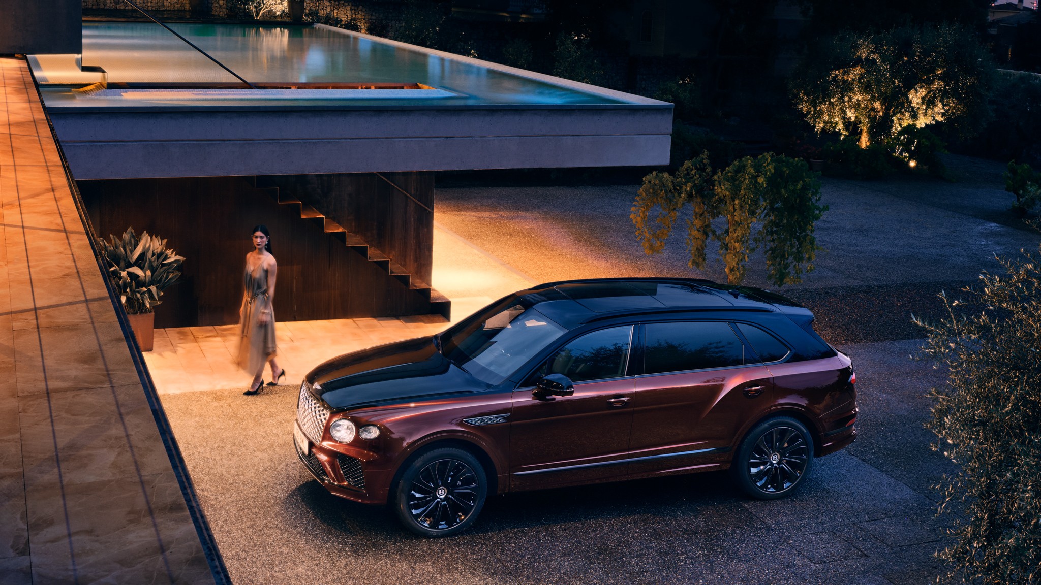 005 2024 Bentley Bentayga EWB Mulliner side top view