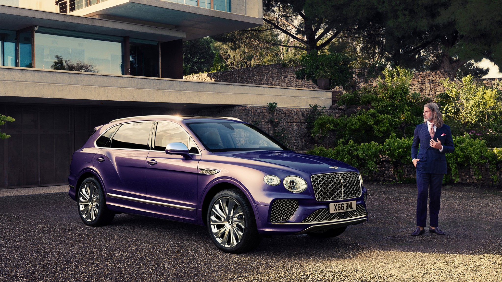 006 2024 Bentley Bentayga EWB Mulliner front three quarters 