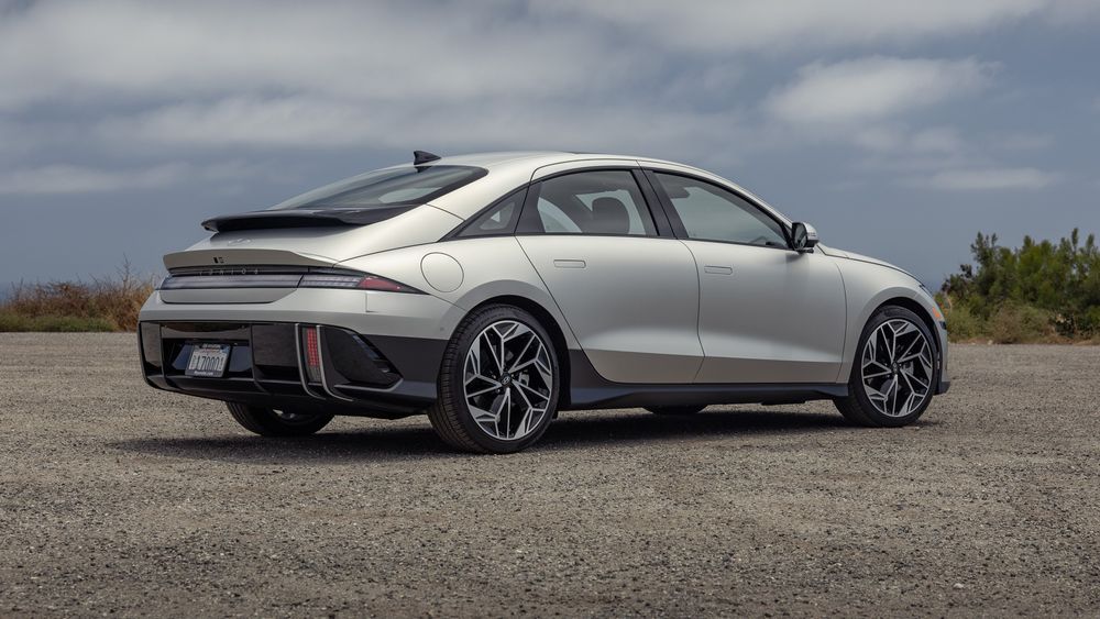 004 2023 Hyundai Ioniq6 rear three quarters