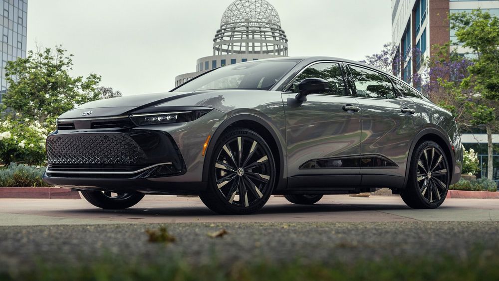 002 2024 Toyota Crown Platinum front three quarters