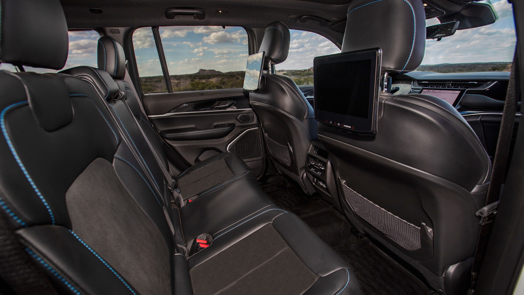 17 2024 Jeep Grand Cherokee 4xe trailhawk interior