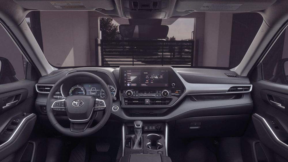 11 2024 Toyota Highlander Hybrid interior