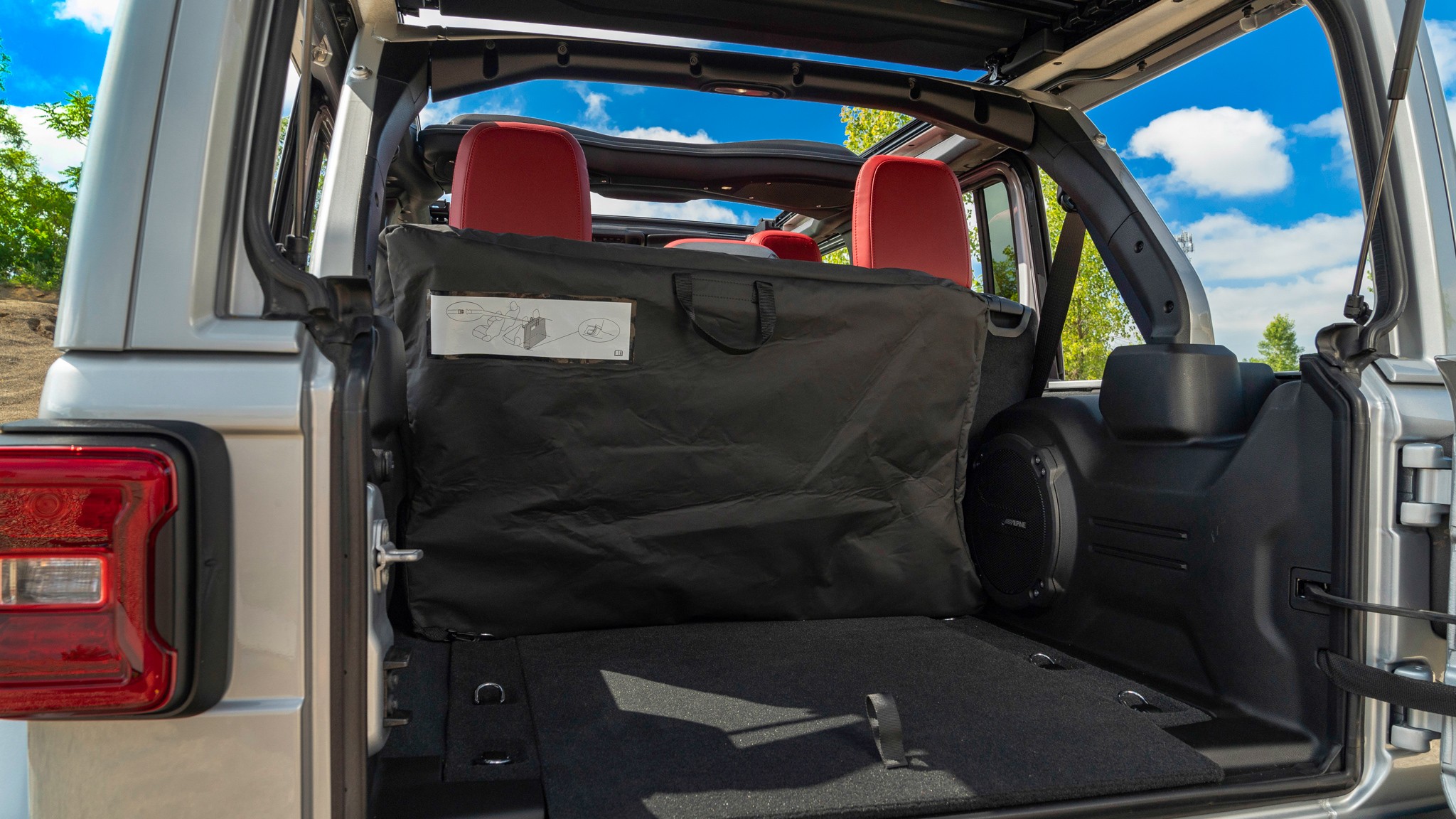 039 2024 Jeep Wrangler Rubicon 392 cargo space