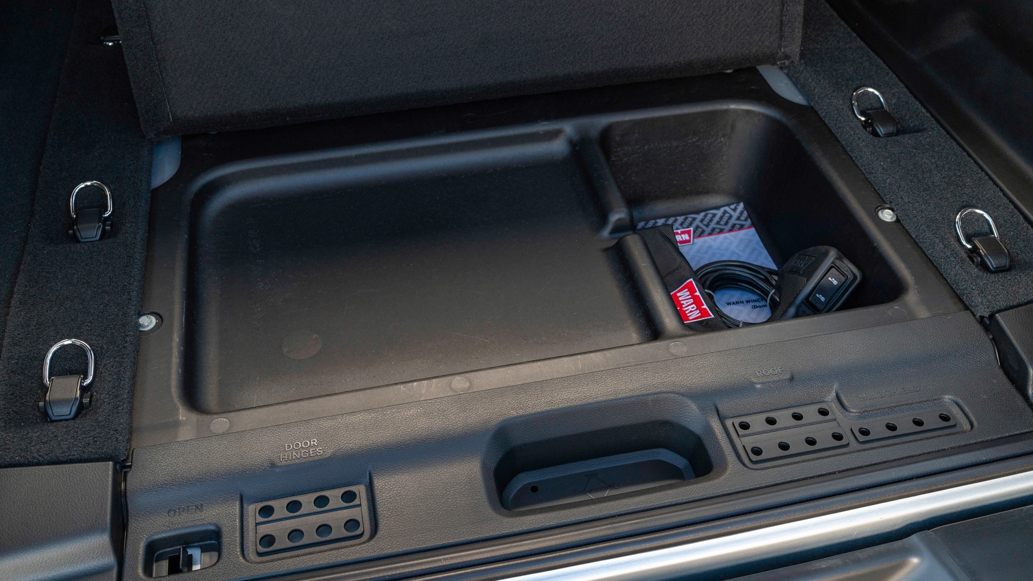 040 2024 Jeep Wrangler Rubicon 392 compartment