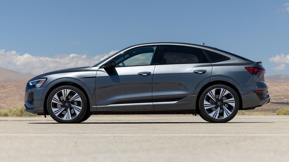 009 2024 Audi Q89 Sportback ETron side view 1