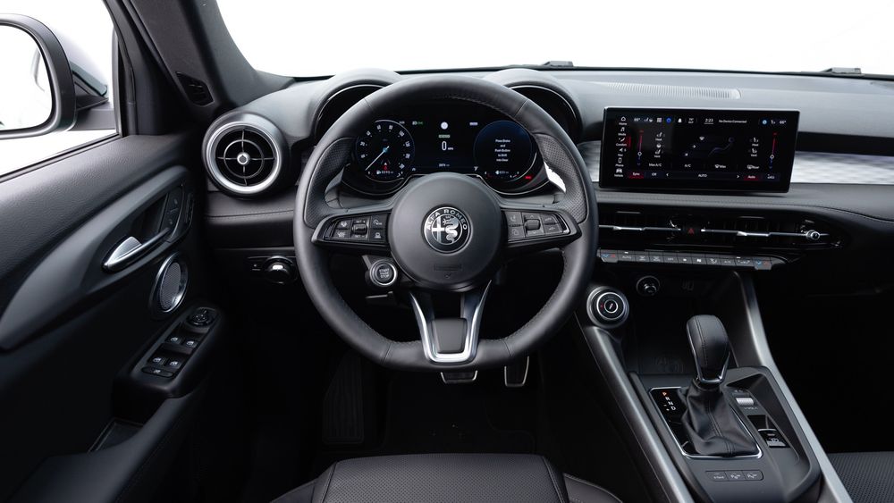 020 2023 Alfa Romeo Tonale PHEV dashboard