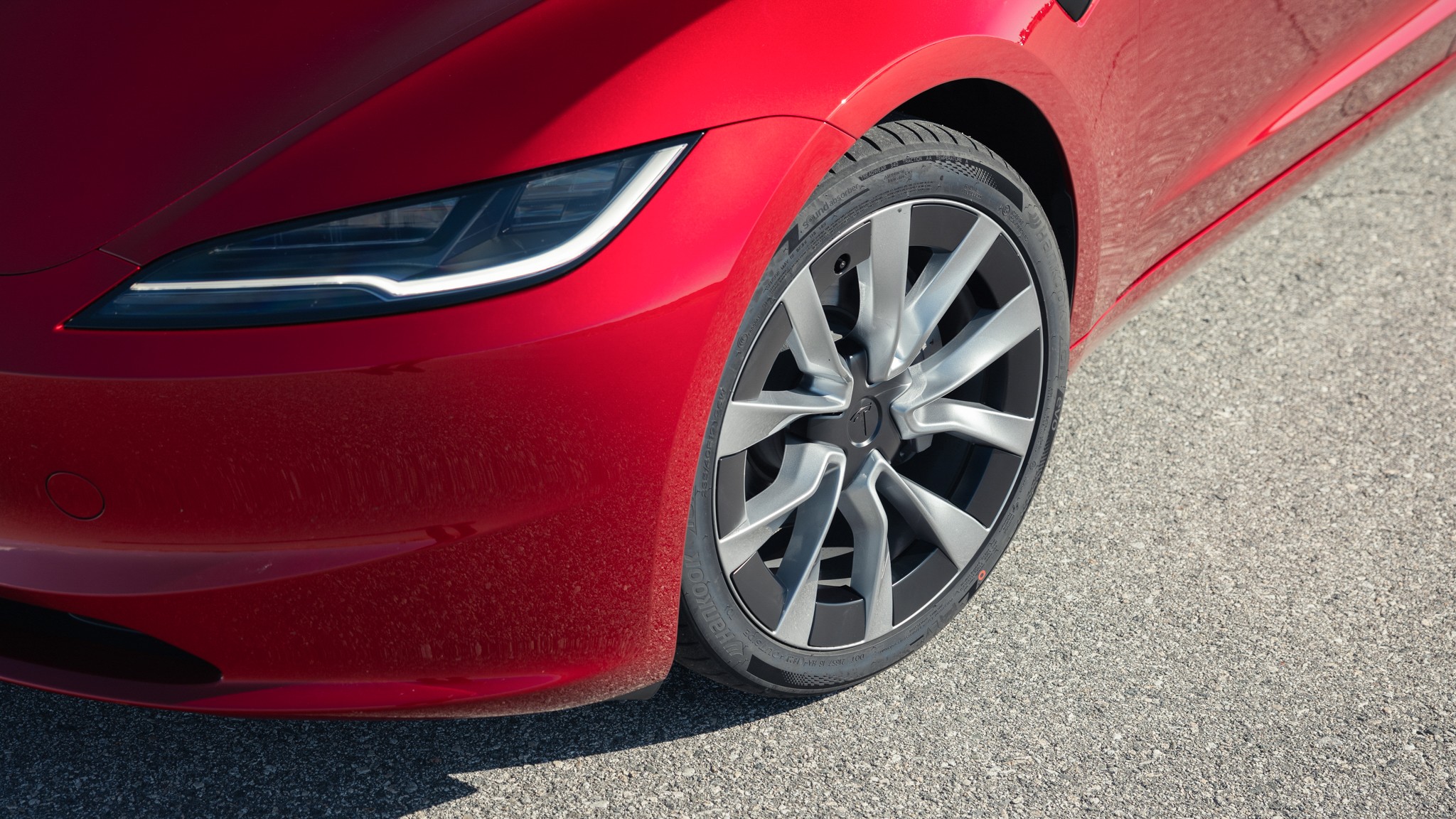 048 2024 Tesla Model 3 AWD Long Range headlight