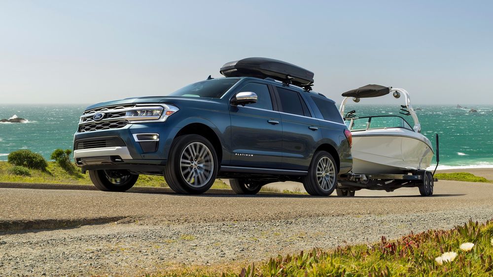 2024 Ford Expedition Platinum front view 4