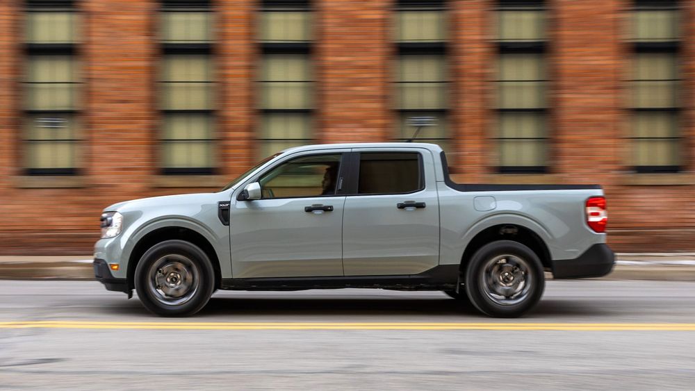 2024 Ford Maverick side view 86