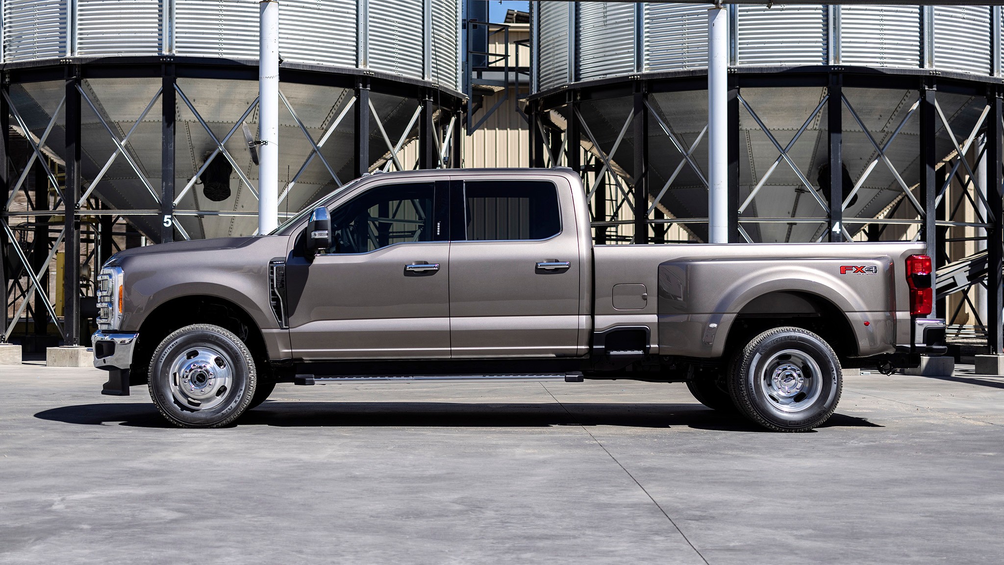 2024 Ford Super Duty F 350 Lariat side view 05