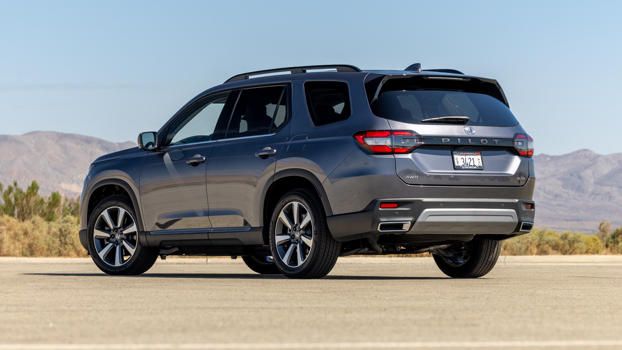 014 2024 Honda Pilot Elite rear three quarters