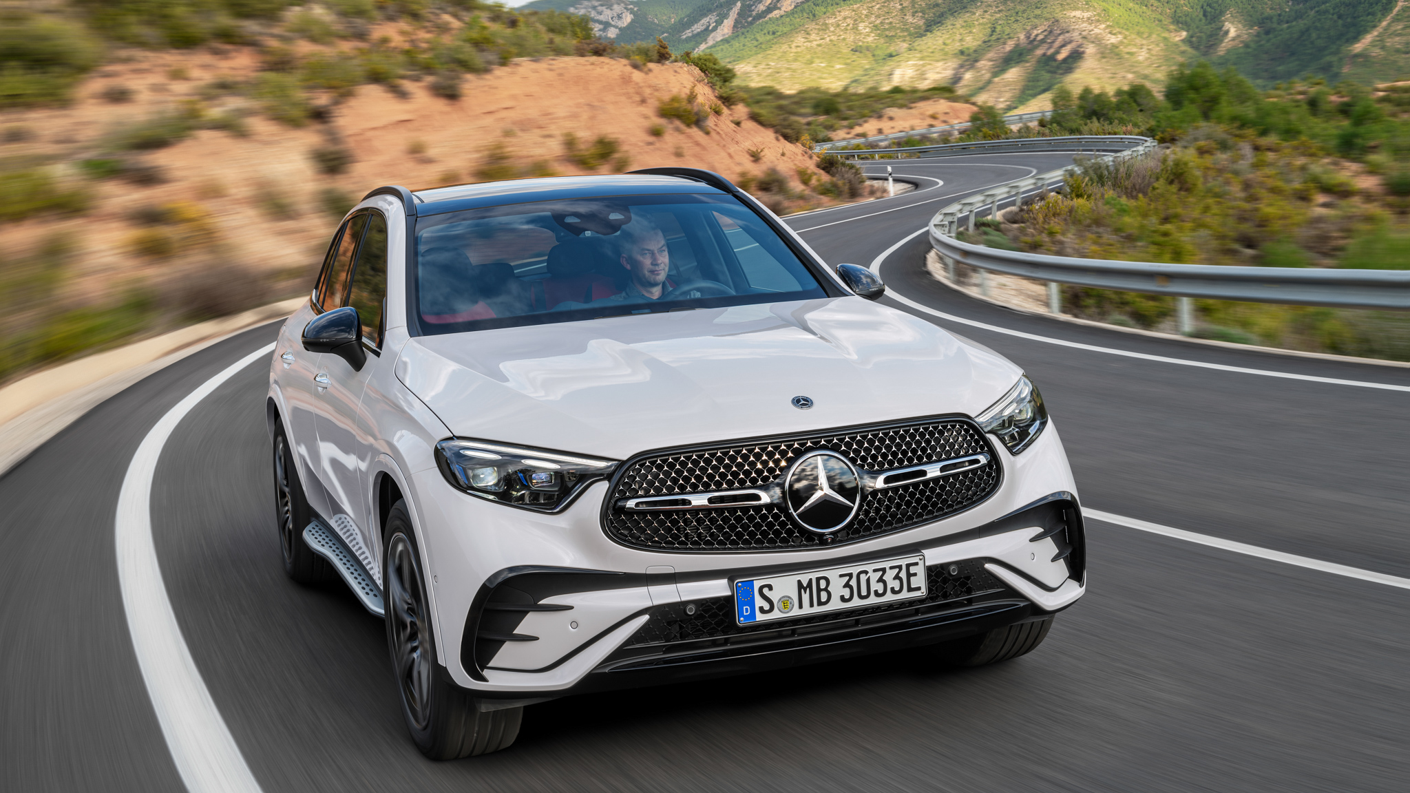 002 2024 Mercedes Benz GLC300 e PHEV in action