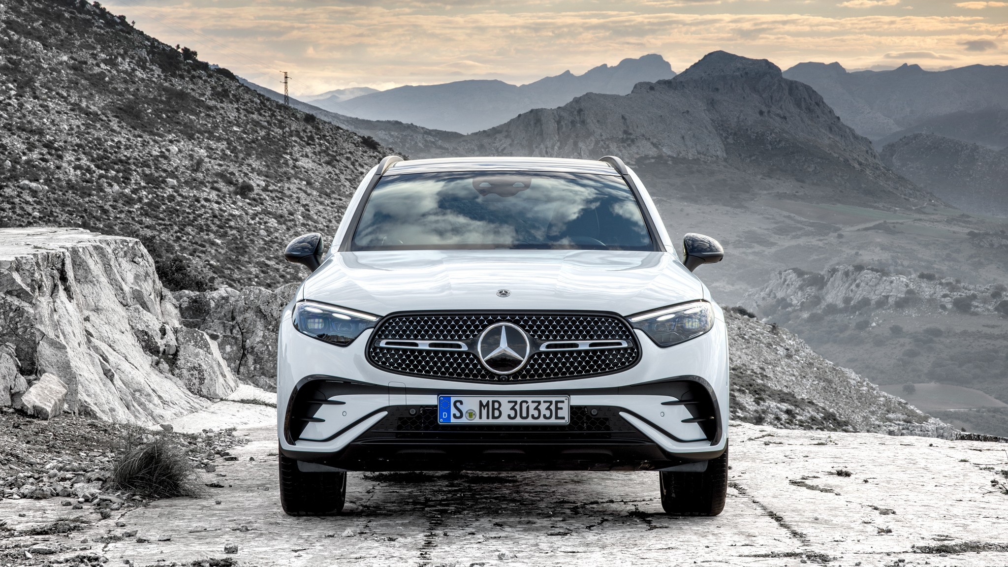 013 2024 Mercedes Benz GLC300 e PHEV front view