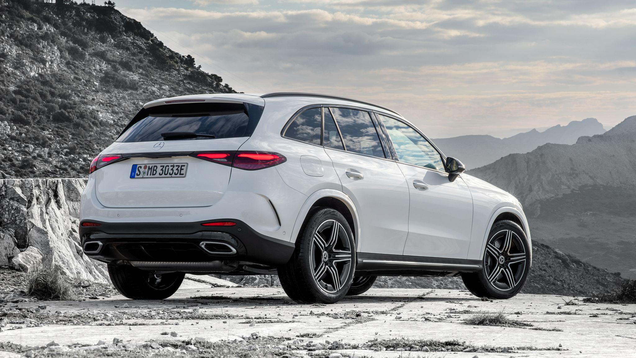 011 2024 Mercedes Benz GLC300 e PHEV rear three quarters