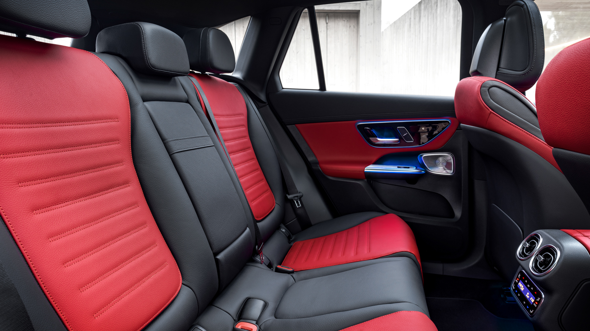 025 2024 Mercedes Benz GLC300 e PHEV back seats