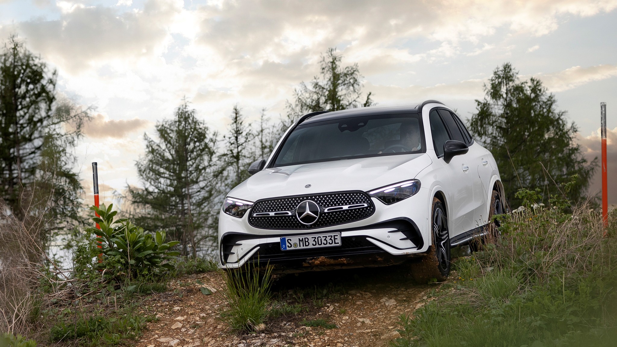 026 2024 Mercedes Benz GLC300 e PHEV off road action